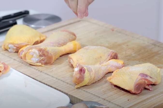 Taiati pulpele de pui