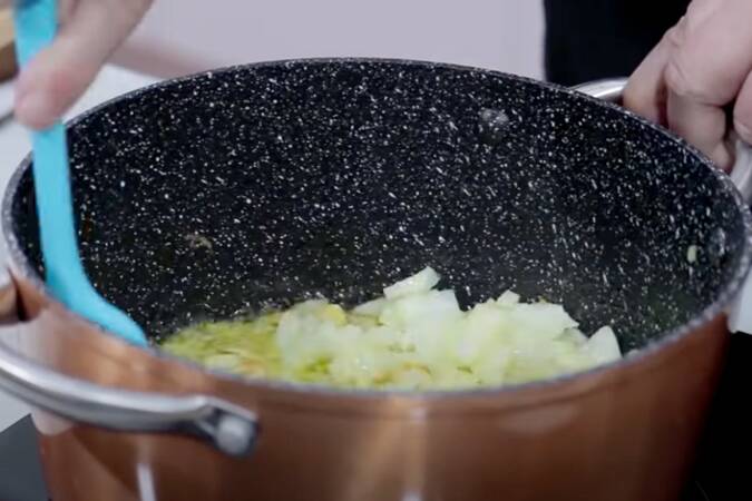 Se caleste usturoiul si ceapa